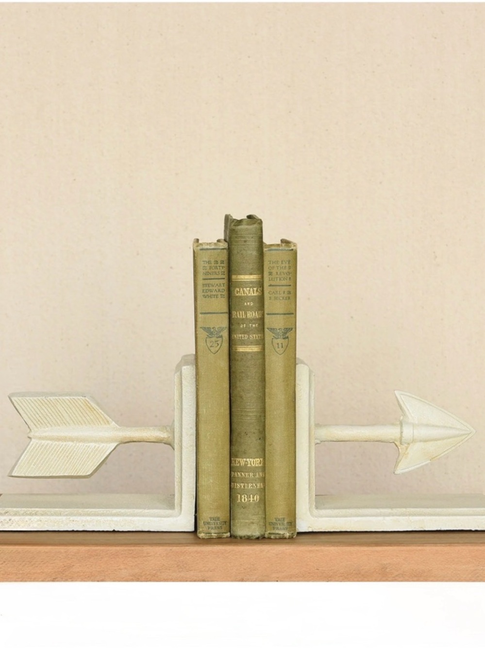 Home Art Arrow Bookends - Antique White Decor